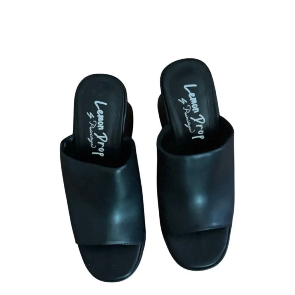 NWOT Lemon Drop BY Privileged Dolls Kill Women's Bissell Platform Sandals Size 8
